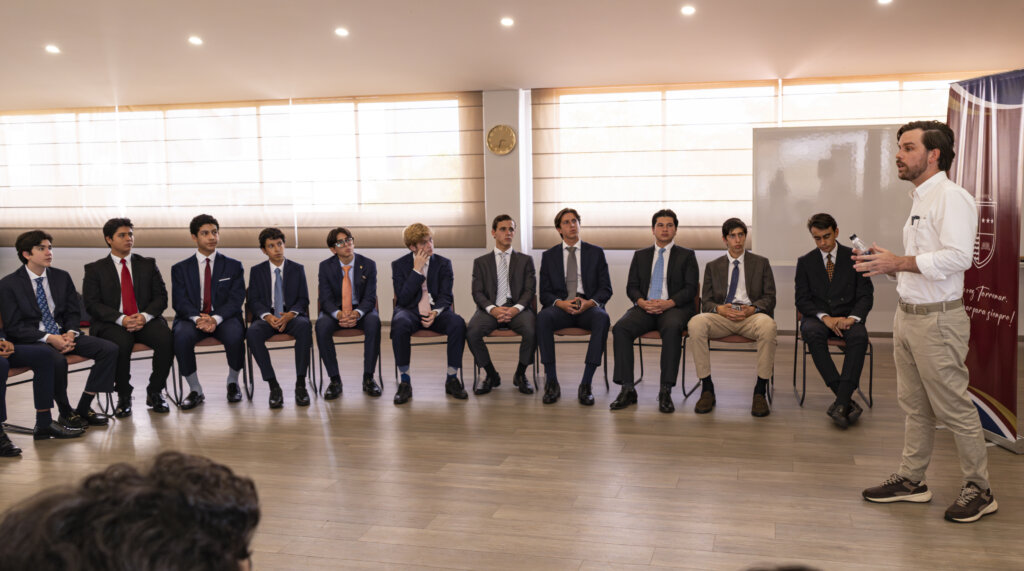 Un encuentro inspirador que conecta experiencia empresarial con aspiraciones estudiantiles